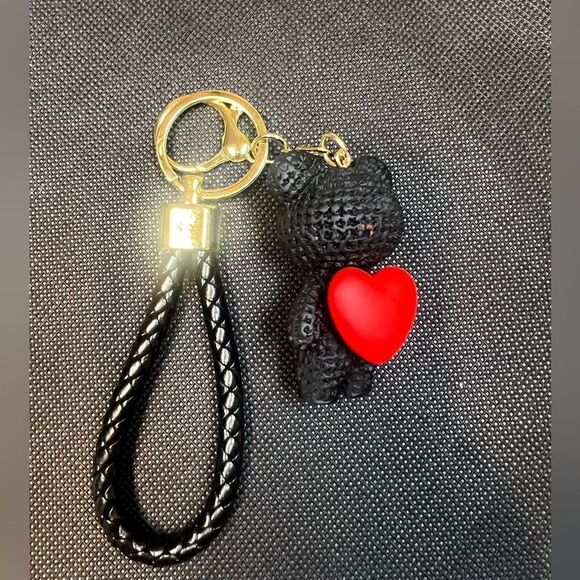 Black Bear Keychain with Red Heart Charm - Picture 4 of 5